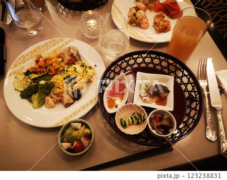 老舗ホテルの元祖バイキング 123238831