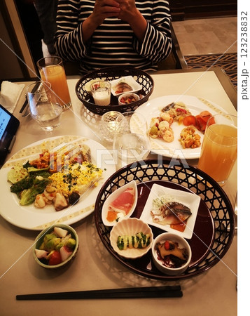 老舗ホテルの元祖バイキング 123238832