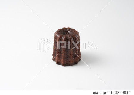 カヌレ・ド・ボルドー 洋菓子イメージ カヌレ・ド・ボルドー 洋菓子イメージ 123239836