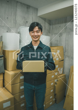 倉庫作業 123240078