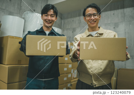 倉庫作業 123240079