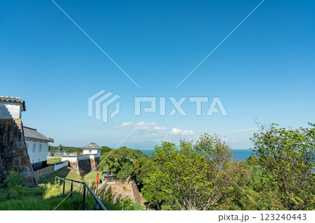 熊本県天草郡苓北町　天草四郎が率いる一揆軍の猛攻撃にも落城しなかった天然の要害である富岡城 123240443