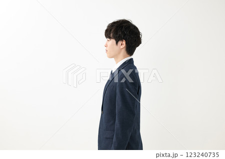 若いビジネスマン 123240735