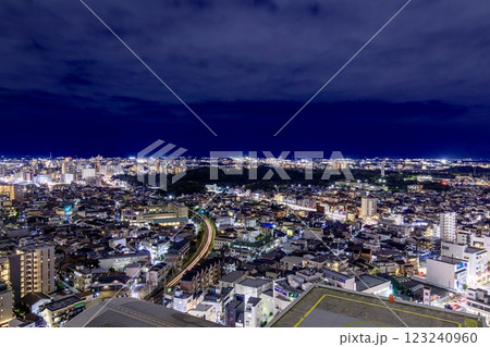 堺市、堺市役所展望ロビーからの夜景(仁徳天皇陵方面) 堺市、堺市役所展望ロビーからの夜景(仁徳天皇陵方面) 123240960