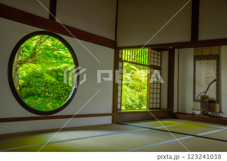 京都 源光庵の春 悟りの窓と迷いの窓 京都 源光庵の春 悟りの窓と迷いの窓 123241038