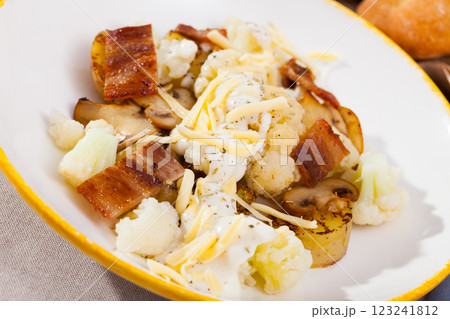 Baked potatoes with cauliflower, bacon, cheese sauce Baked potatoes with cauliflower, bacon, cheese sauce 123241812