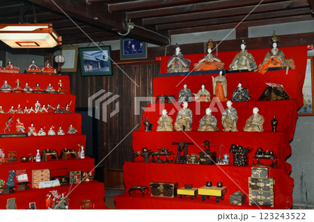 ロマンチック茨城(真壁町の伝統的旧家にて江戸初期より歴史を紡いで来た雛飾り。)桜川市、真壁のひな祭り ロマンチック茨城(真壁町の伝統的旧家にて江戸初期より歴史を紡いで来た雛飾り。)桜川市、真壁のひな祭り 123243522