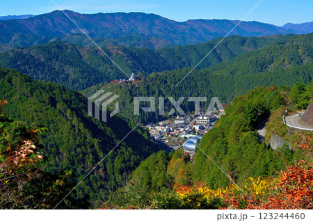 美濃国 郡上八幡城 「天守炎上」青空と紅葉の様子 美濃国 郡上八幡城 「天守炎上」青空と紅葉の様子 123244460