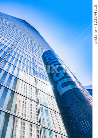 電通 dentsu 本社 ビル は 汐留シオサイト の カレッタ汐留 も入る 商業ビル  123244818