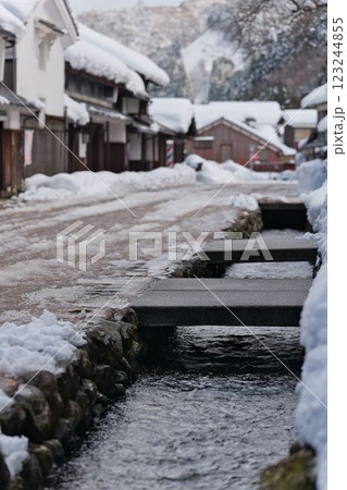 雪の若狭鯖街道熊川宿の風景 雪の若狭鯖街道熊川宿の風景 123244855