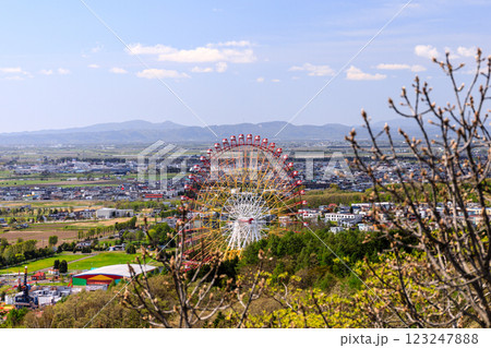 北海道岩見沢市、いわみざわ公園・見晴台からの眺め【5月】 123247888
