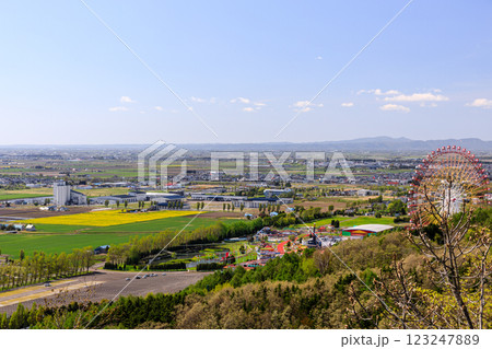 北海道岩見沢市、いわみざわ公園・見晴台からの眺め【5月】 北海道岩見沢市、いわみざわ公園・見晴台からの眺め【5月】 123247889
