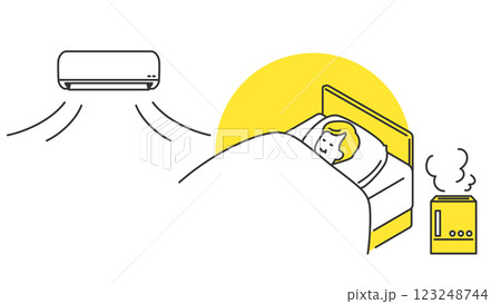睡眠：加湿・空調付きでベッドで眠るシニア男性 123248744