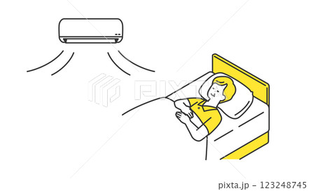 睡眠：空調付きでベッドで眠るシニア男性 123248745
