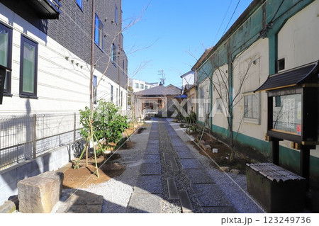 遍照寺 旧中山道板橋宿(中宿商店街) 遍照寺 旧中山道板橋宿(中宿商店街) 123249736
