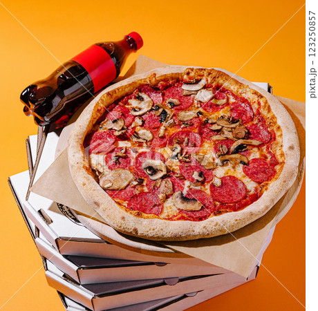 Enjoying pizza and soda with friends at a casual gathering 123250857