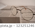 新聞の上の眼鏡（アップ） 123251246