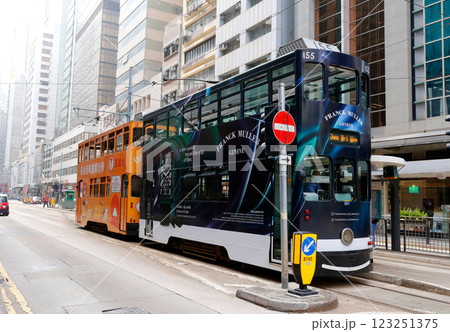 香港の庶民の足「トラム」(路面電車)英国植民地時代から走り続ける香港庶民の足 香港の庶民の足「トラム」(路面電車)英国植民地時代から走り続ける香港庶民の足 123251375