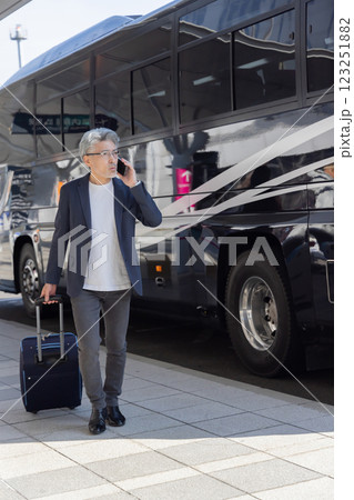ミドル男性 空港 出張(プロパティリリース取得済み&施設審査通過素材) ミドル男性 空港 出張(プロパティリリース取得済み&施設審査通過素材) 123251882