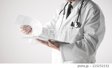 Consultation with a doctor for systematic health management. 123252232