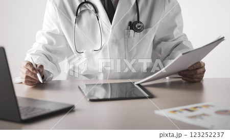 Consultation with a doctor for systematic health management. Consultation with a doctor for systematic health management. 123252237