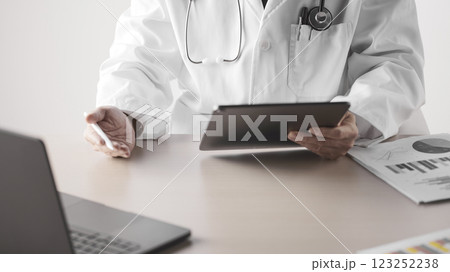 Consultation with a doctor for systematic health management. Consultation with a doctor for systematic health management. 123252238