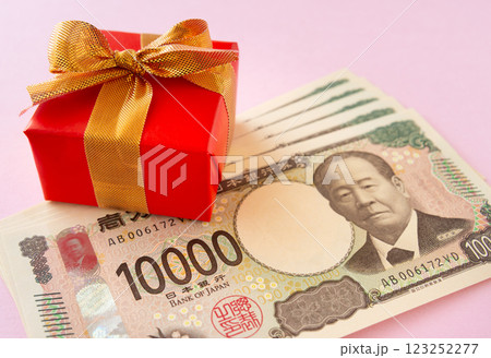 5万円とプレゼント　ギフト 123252277