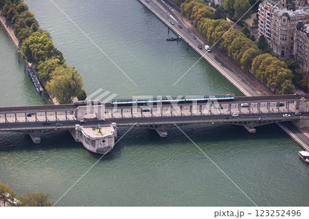 Aerial view of the pont de Bir-Hakeim over the Seine river in Paris 123252496