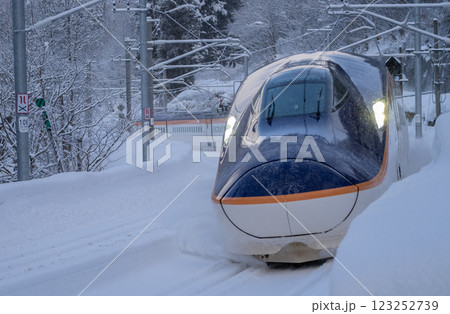 E8系新幹線　冬 123252739