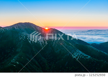 喜作新道から見るパノラマ銀座のご来光 北アルプス表銀座縦走の槍ヶ岳登山 喜作新道から見るパノラマ銀座のご来光 北アルプス表銀座縦走の槍ヶ岳登山 123252930