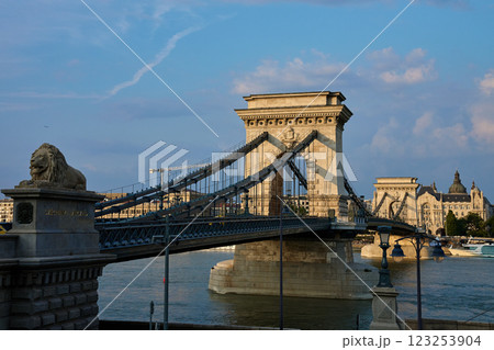 Szechenyi Chain bridge in Budapest at Sunset. Famous bridge over Danube river connecting Buda and Pest. Historical architecture in Hungary 123253904