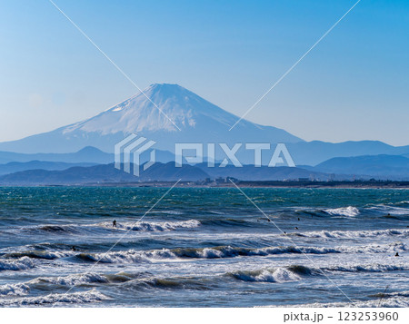 湘南から見る雄大な富士山 123253960