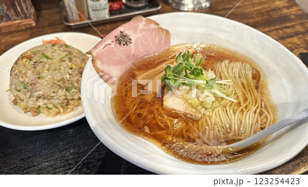 ラーメンと半チャーハン 123254423