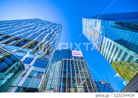 日本の東京都市景観 渋谷駅と繋がるビル群。渋谷ストリームやスクランブルスクエア… 日本の東京都市景観 渋谷駅と繋がるビル群。渋谷ストリームやスクランブルスクエア… 123254439