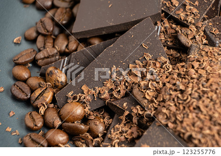 Grated dark chocolate, chips and coffee beans 123255776