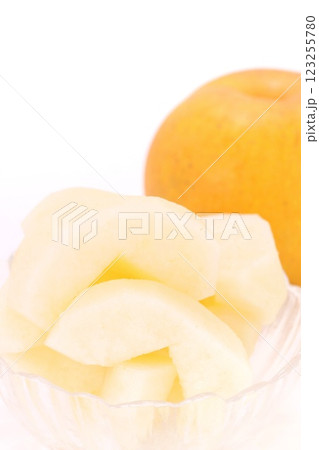 幸水梨　ナシ　福島県産　カット　デザート　明るい背景 123255780