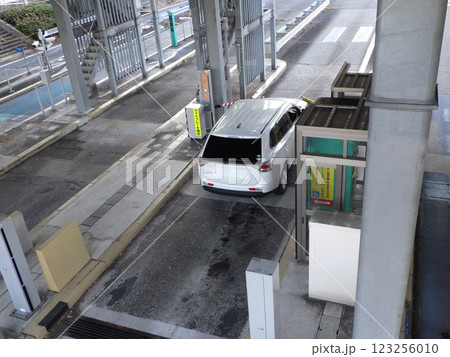 ETCレーン衝突 ETCレーン衝突 123256010