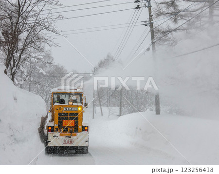 除雪車 123256418