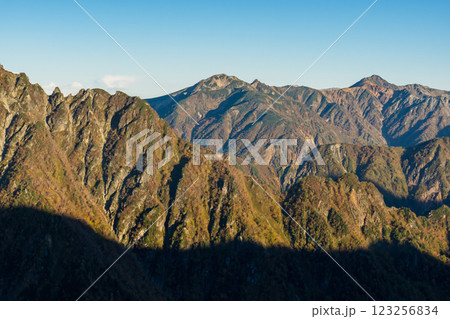 喜作新道から見る鷲羽岳と水晶岳　北アルプス表銀座縦走の槍ヶ岳登山 123256834