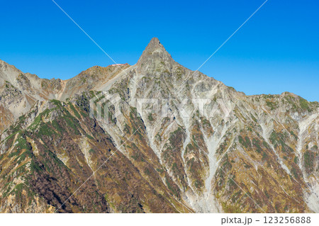 西岳の山頂から見る東鎌尾根と槍ヶ岳 北アルプス表銀座縦走の槍ヶ岳登山 西岳の山頂から見る東鎌尾根と槍ヶ岳 北アルプス表銀座縦走の槍ヶ岳登山 123256888