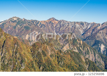 喜作新道から見る水晶岳　北アルプス表銀座縦走の槍ヶ岳登山 123256896