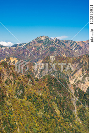 喜作新道から見る黄葉の鷲羽岳とワリモ岳 北アルプス表銀座縦走の槍ヶ岳登山 喜作新道から見る黄葉の鷲羽岳とワリモ岳 北アルプス表銀座縦走の槍ヶ岳登山 123256911