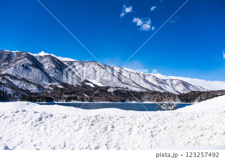 冬の青木湖 冬の青木湖 123257492