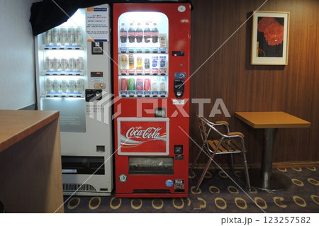 【パンスタークルーズ】パンスタードリームの船内にある自動販売機 123257582