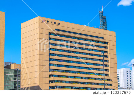 日本の東京都市景観 朝日新聞社などを望む。同社前には築地市場跡地が広がる… 日本の東京都市景観 朝日新聞社などを望む。同社前には築地市場跡地が広がる… 123257679