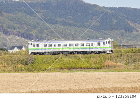 JR石北本線を走るキハ40 123258104