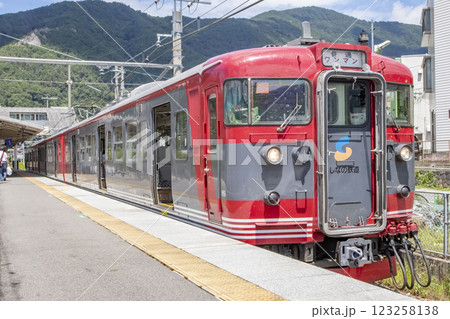 しなの鉄道線坂城駅の115系電車 しなの鉄道線坂城駅の115系電車 123258138