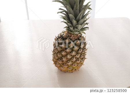 新鮮なパイナップル 123258500