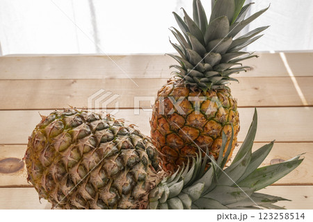 新鮮なパイナップル 123258514