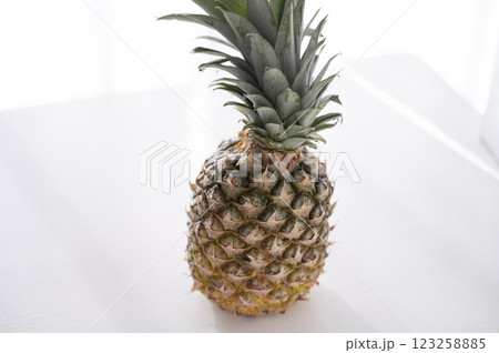 新鮮なパイナップル 新鮮なパイナップル 123258885